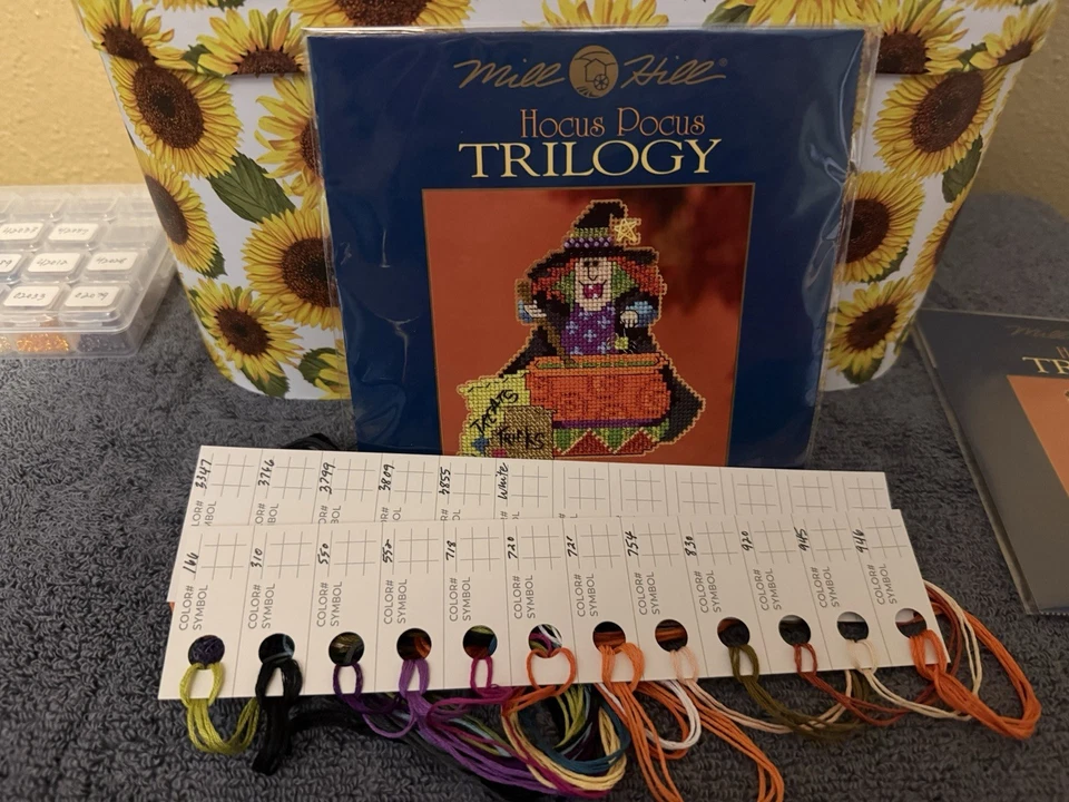 Lote de kits de punto de cruz con cuentas Mill Hill Hocus Pocus Trilogy Foto 2 de 4