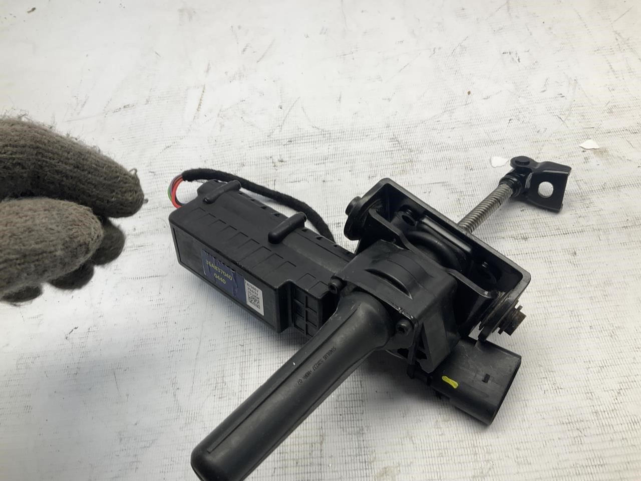 23-24 Bentley Bentayga Rear Right Electric Door Catch Check Strap Stop Stopper Q