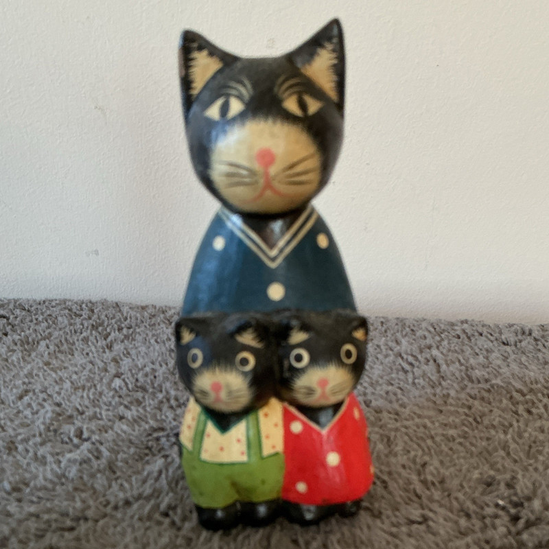 Hand Painted Wooden Cat Figurine w/ Two Kittens Polka Dot Made in Indonesia