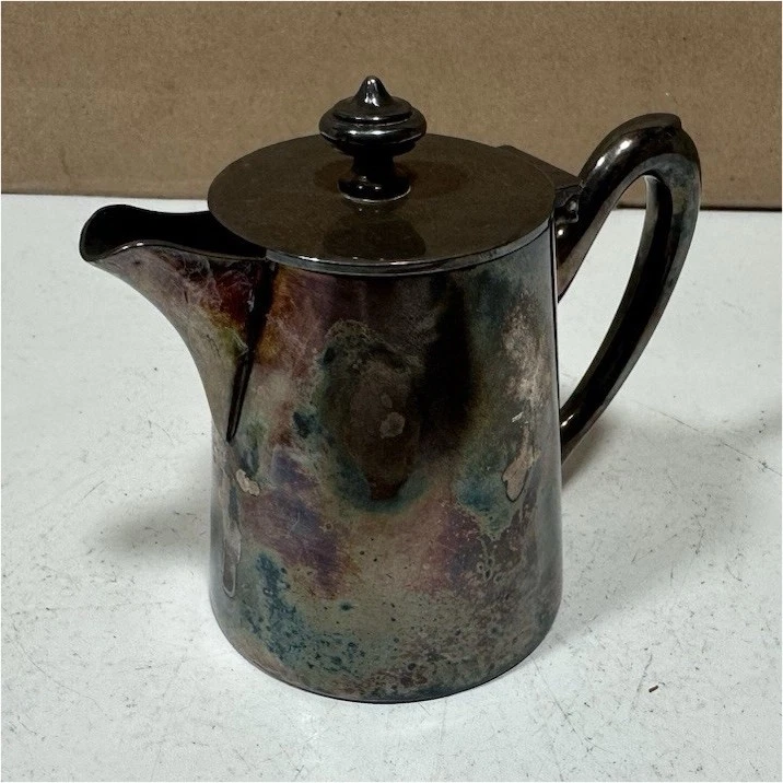 Ancienne cafetière ou théière en métal argenté Art Déco Deetjen