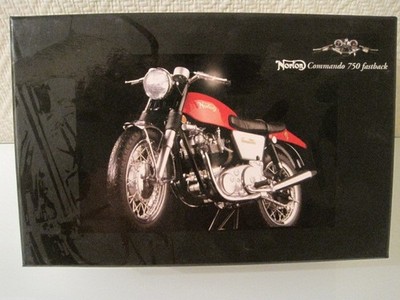 Minichamps 1:12 122132002 Norton Commando 750 fastback 1968 Red/ Silver