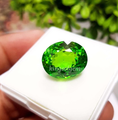 32.60 Ct Beautiful Green Peridot Oval Top Quality Green Color Loose Gemstone - Foto 1 di 6