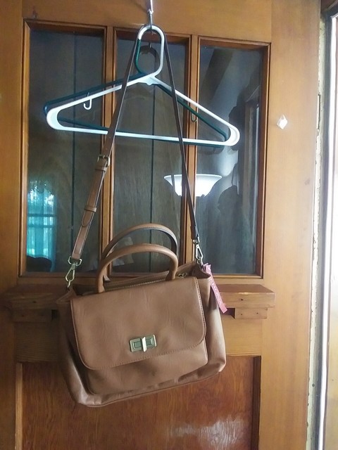 NWT Merona Brown Faux Leather Crossbody Handbag Bag With Adjust/Detach Strap NEW ZV11823 NWT Merona Brown Faux Leather Crossbody Handbag Bag With Adjust/Detach Strap NEW ZV11823
