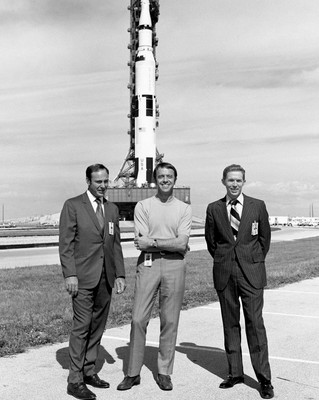 APOLLO 14 CREW ALAN SHEPARD, STU ROOSA & ED MITCHELL - 8X10 NASA PHOTO (ZZ-190)