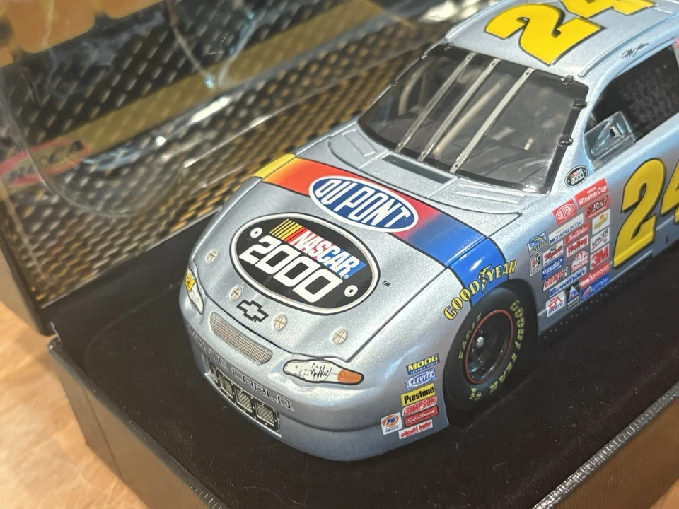 Jeff Gordon #24 Dupont NASCAR 20002000 Monte Carlo Elite1 de 7.500 Foto 2 de 4
