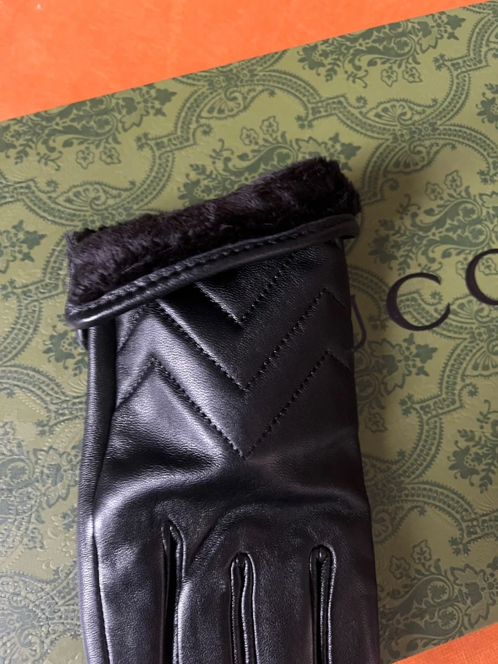 GG women’s leather gloves black leather sz M - Image 3 of 3