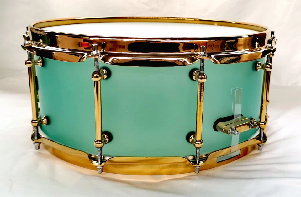 Nuevo tambor acústico acrílico 14x6,5 con hardware dorado Foto 3 de 4