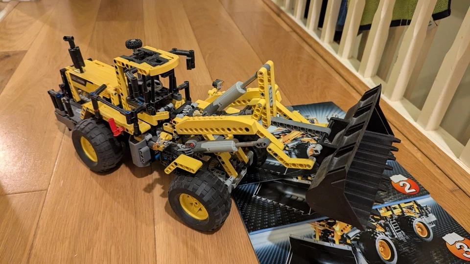 LEGO Technic 8265 Front Loader, photo 3 of 3