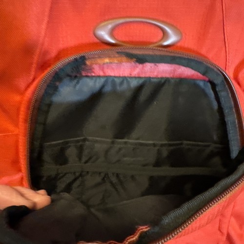 Oakley Backpack Red Dual Front Pouch Zipper - 19”x14” Back Pack - Picture 5 of 11