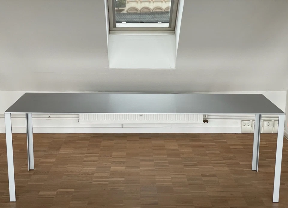 Designer-Tisch / Schreibtisch LESS von Jean Nouvel, Industriell, Minimalistisch - Bild 2 von 4