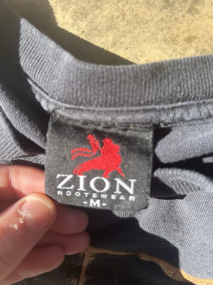 Camiseta negra mediana vintage Y2K 2006 Johnny Cash banda de música “The Man In Black” Foto 3 de 3