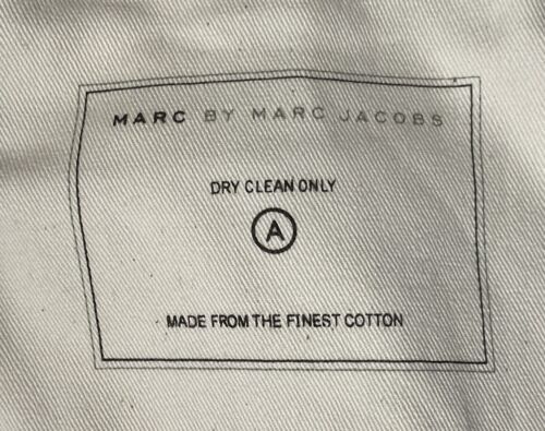 Pantalones de mezclilla elásticos ajustados uniforme Marc Jacobs excelentes nuevos con etiquetas. 30W x 34L. (T3476) - Imagen 6 de 9