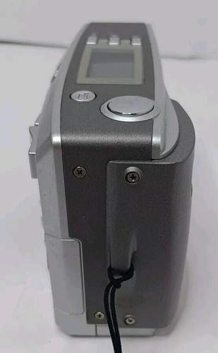 HP PhotoSmart 735 3.2MP Digital Camera - Silver For Parts Only Or Repair - Picture 5 of 8