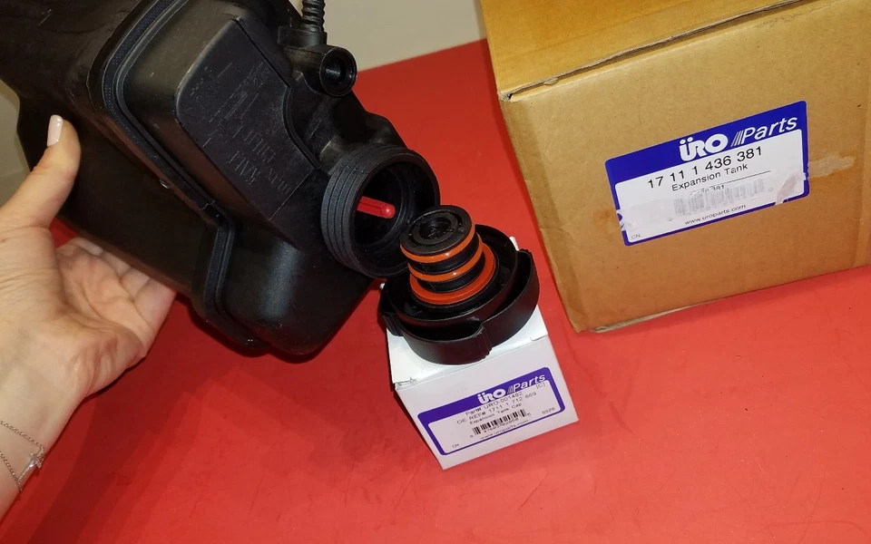宝马散热器冷却液膨胀瓶罐和盖宝马 E39 E38 E31 Z8 坦克 + CAP — 第 3/4 张图片