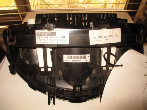 39K 2010-13 Mercedes E CLASS Instrument Cluster Speedometer OEM A2125409647 - Picture 2 of 3
