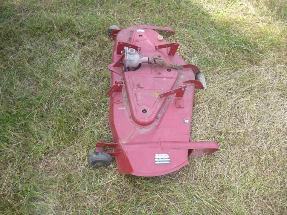 Cubierta de cortacésped Bolens FMC 40 pulgadas, transmisión por eje Foto 2 de 4