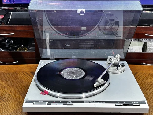 Technics SL-Q30 Direct Drive Automatic Turntable System  Working
