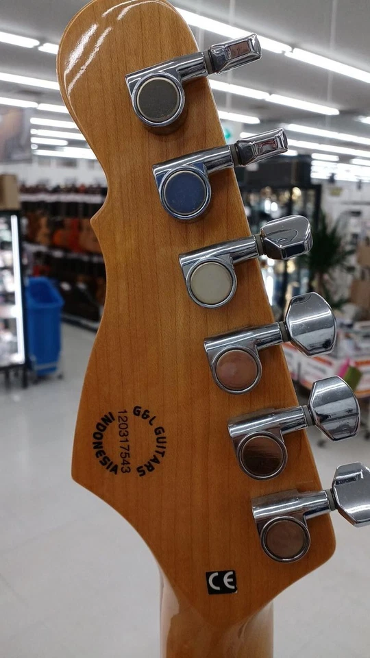 G&L TRIBUTE LEGACY Used Poplar body Maple neck Rosewood fingerboard w/Gig case - Image 3 of 4