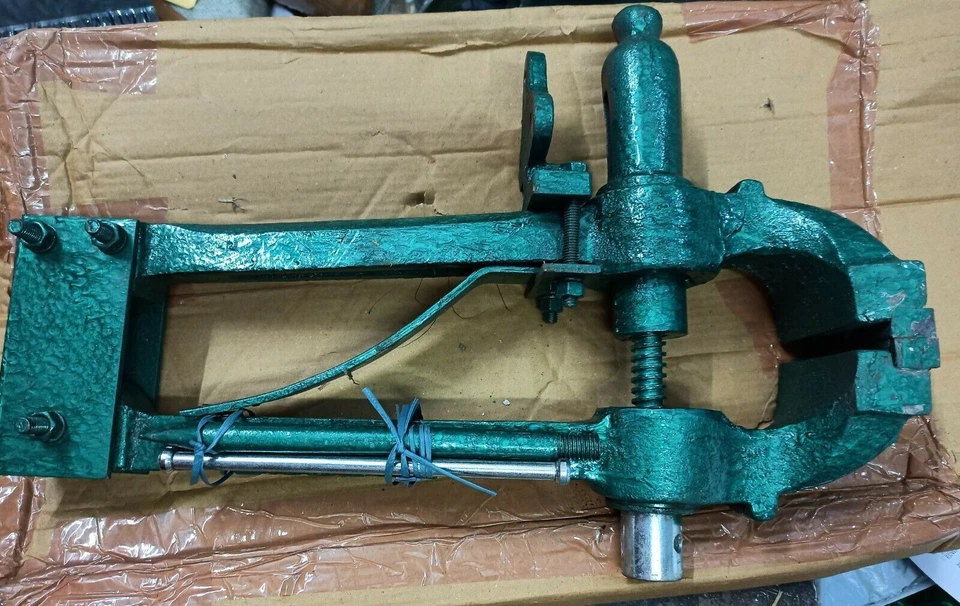 Leg Vice hierro fundido de 4 pulgadas a 5 pulgadas Foto 2 de 4