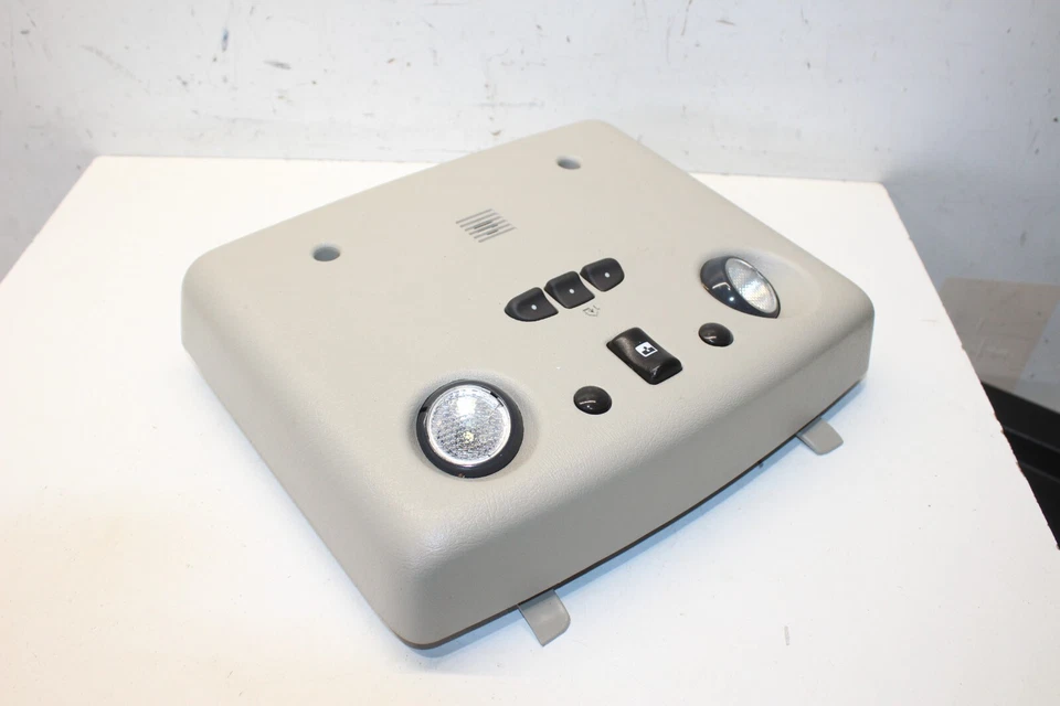 03 - 07 HUMMER H2 FRONT OVERHEAD DOME LIGHT LAMP & GARAGE DOOR OPENER  OEM - Image 2 of 4