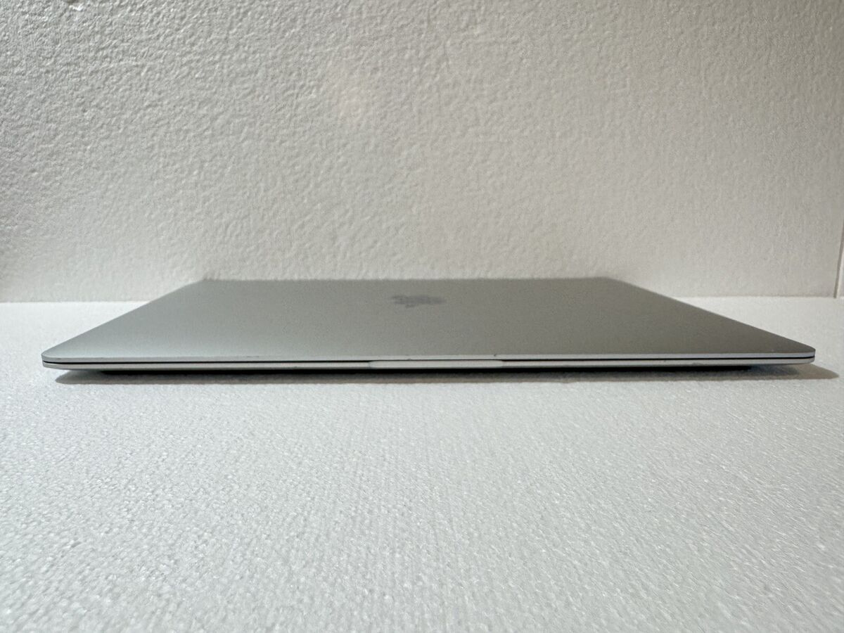 MacBook Air Retina 13-inch (2020) - Core i3 @ 1.1GHz - 8GB MacBook Air Retina 13-inch (2020) - Core i3 @ 1.1GHz - 8GB