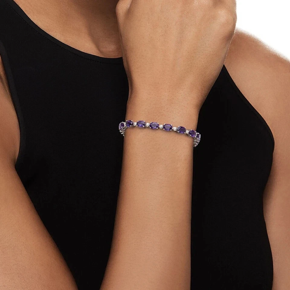 Brazalete para mujer tenis de diamantes y amatista de corte ovalado de 14 quilates enchapado en oro blanco de 14 quilates Foto 2 de 4