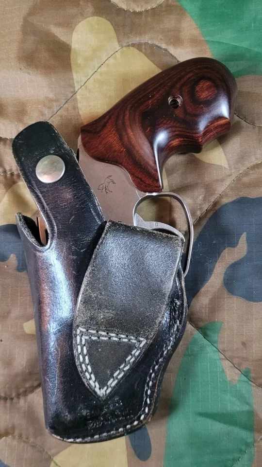 Bianchi Colt Cobra Right-hand Owb Black Leather Holster With Thumb Snap - Image 2 of 4
