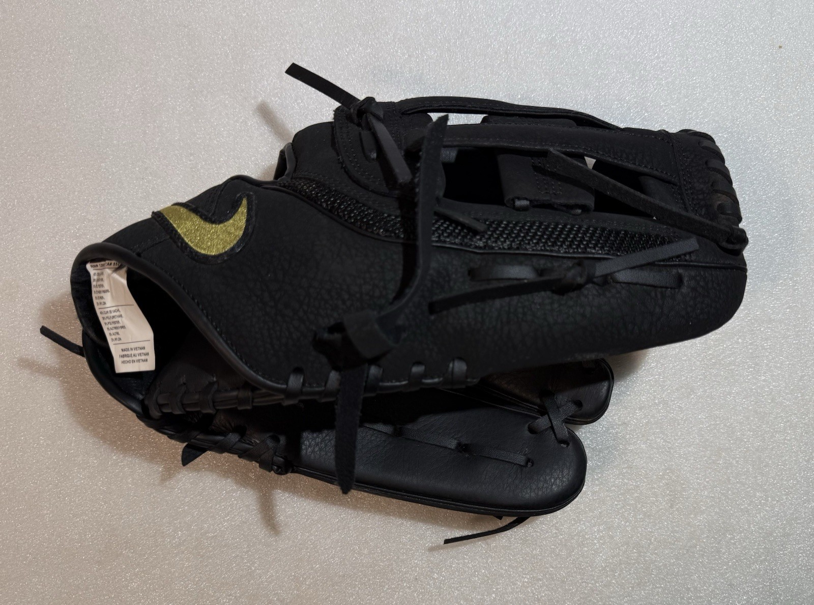 Nike Force Edge Right Hand H Web 12” Baseball Fielders Glove RH Excellent