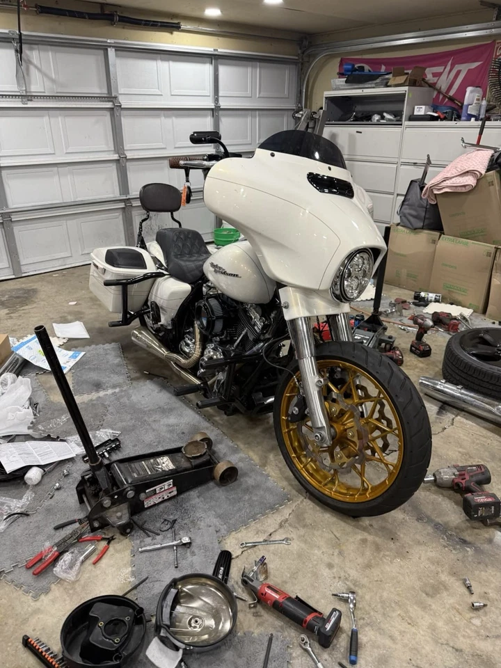 2012 Harley-Davidson Street Glide FLHX Exhaust  - Image 3 of 4