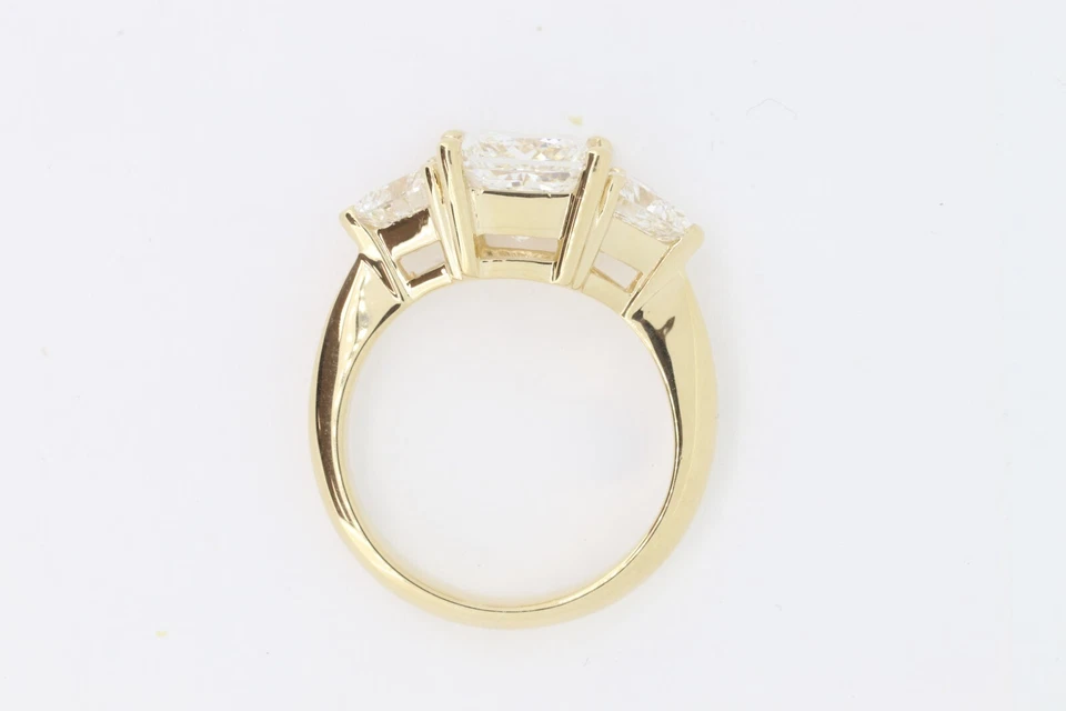 Anillo de compromiso de tres piedras de 3,10 quilates certificado, corte princesa cultivado en laboratorio Foto 4 de 4