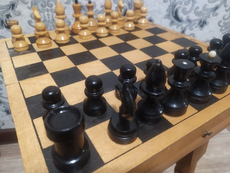 Vintage Soviet Chess Wooden USSR Antiques USSR RARE Original - 30 x 30cm. - Image 3 of 4