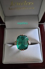Vtg. Classic 14k (585) Sold Gold Ring W. Green Stone Flanked By 2 Clear White