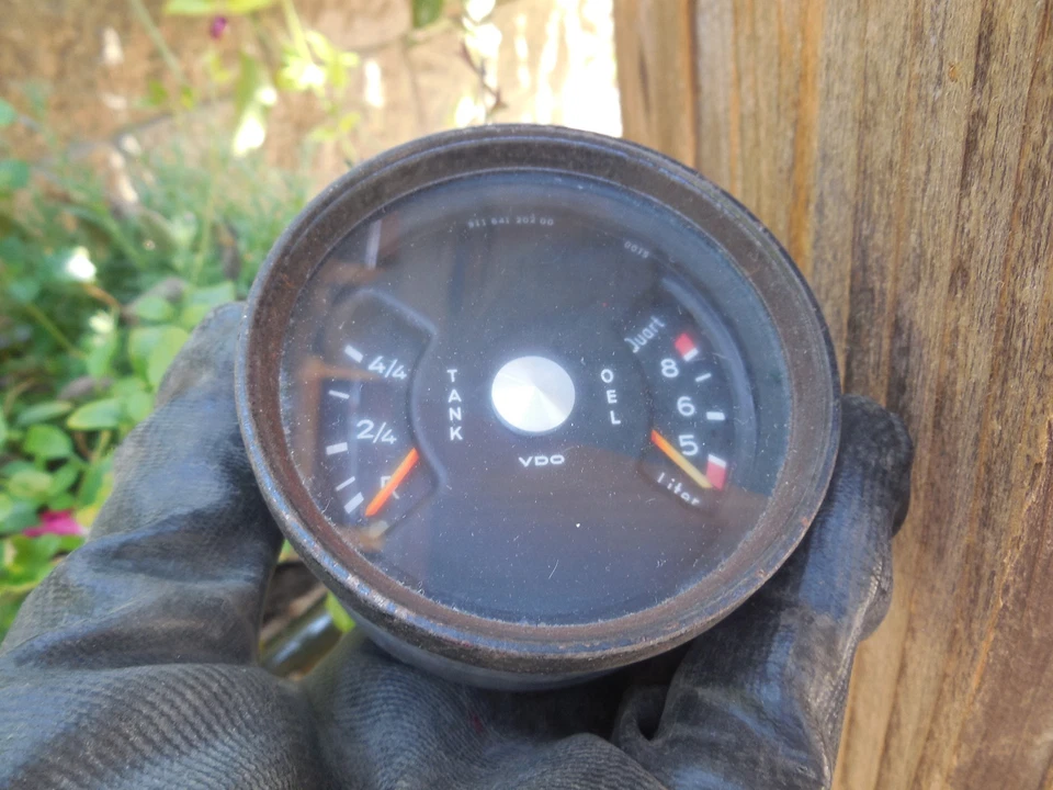 Porsche 911 Fuel Oil Gauge Date Stamp 11.71    91164120200 - Image 3 of 4