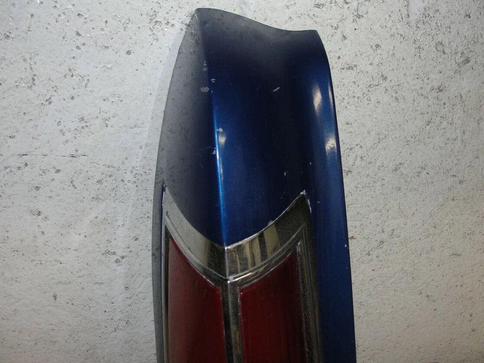 OEM 77 Ford LTD II LUZ TRASERA IZQUIERDA LADO DEL CONDUCTOR LENTE CUARTO PANEL EXTENSIÓN MOLDURA Foto 2 de 4