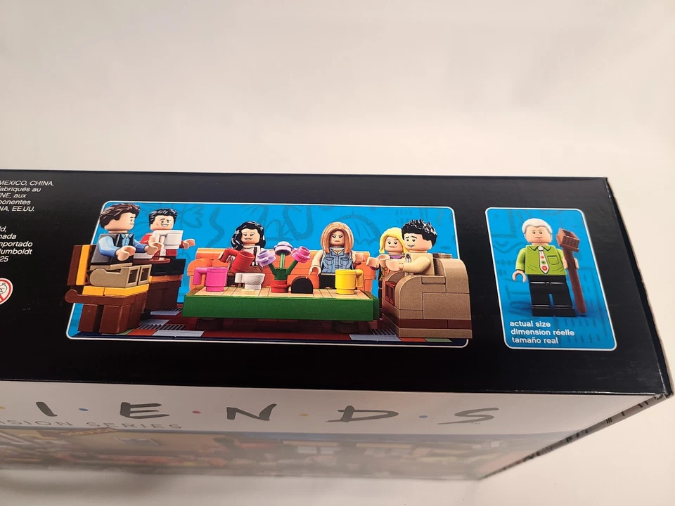 NEW LEGO Ideas 21319 Friends Central Perk Building Kit 1,070 Pieces TV Set Cafe - Image 3 of 3