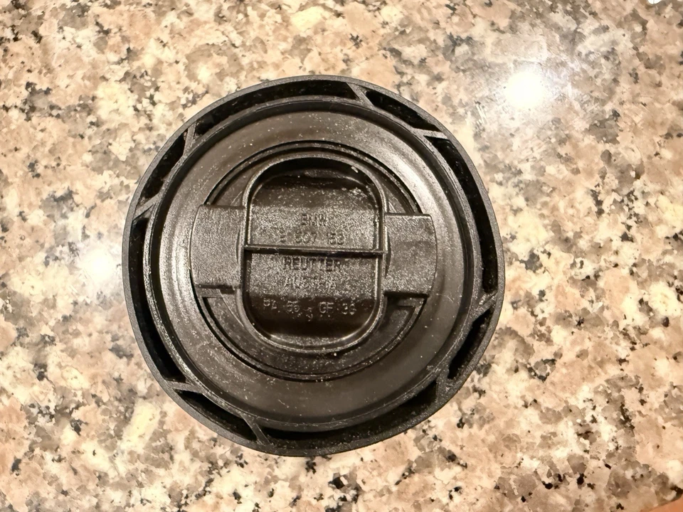 Tapa de aceite de motor BMW 2009-2016 BMW 528i, 535I F10 8507153 Foto 2 de 4