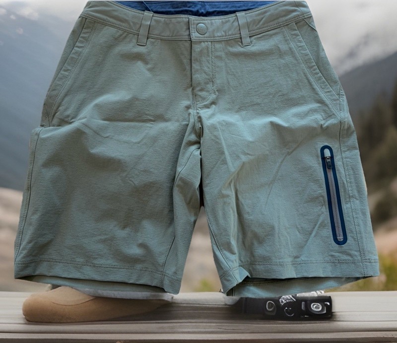 REI Woman’s Hiking Short RN37249 Pants  Size 2, Lightweight