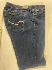 Signature by Levi Gold Label Women's Modern Straight Jeans Size 14 Mid Rise 048