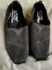 BOBS Skechers Black w Shiny decor Plush Lite Peek Black Sz 7w Memory Foam Flats