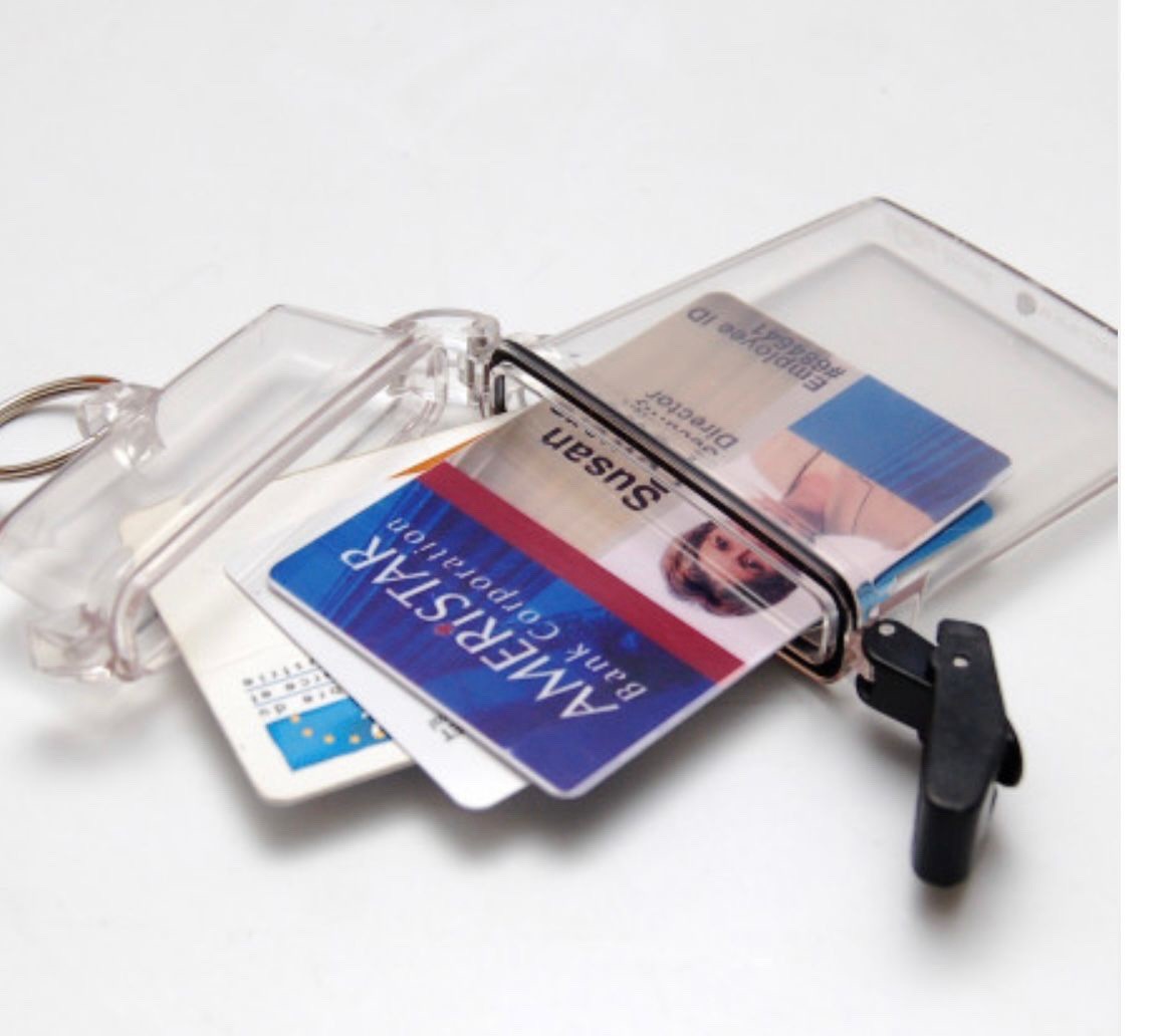 Porte badge aéroport noir anti-rayures pour éviter la perte de badge