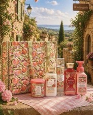 Vera Bradley Exclusive Tote  & Bath & Body Wo...
