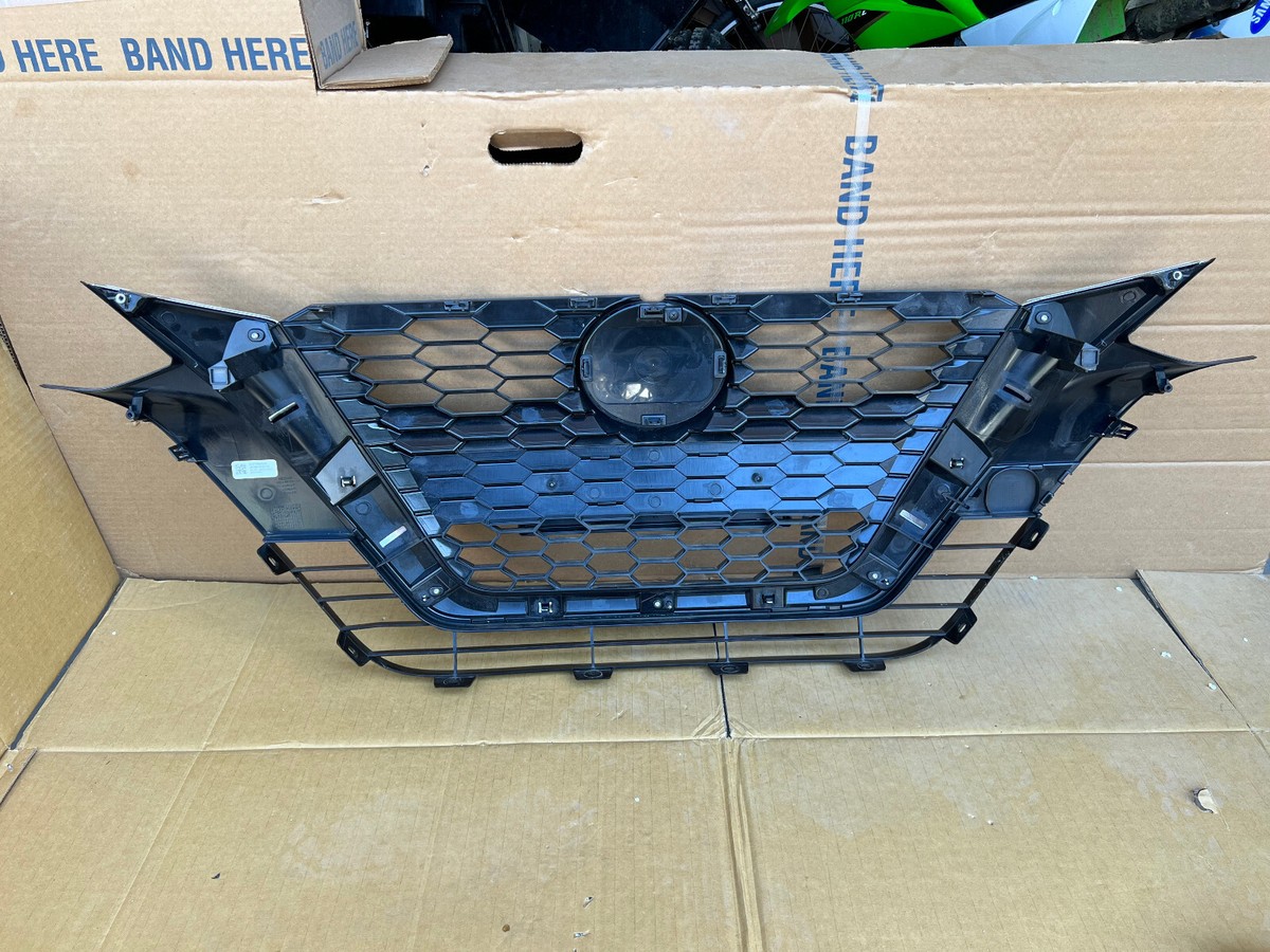 ^アリア様⑅22 2019-2022 Nissan Altima Grille 62310-6CA2A Emblem 62889