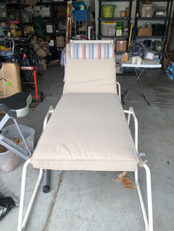 Chaise salón Martin Furniture accesible beige con cojines hecho en EE. UU. USADO EN EXCELENTE ESTADO Foto 2 de 4