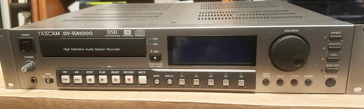 TASCAM DV-RA1000 High Definition Master CD/DVD Recorder W