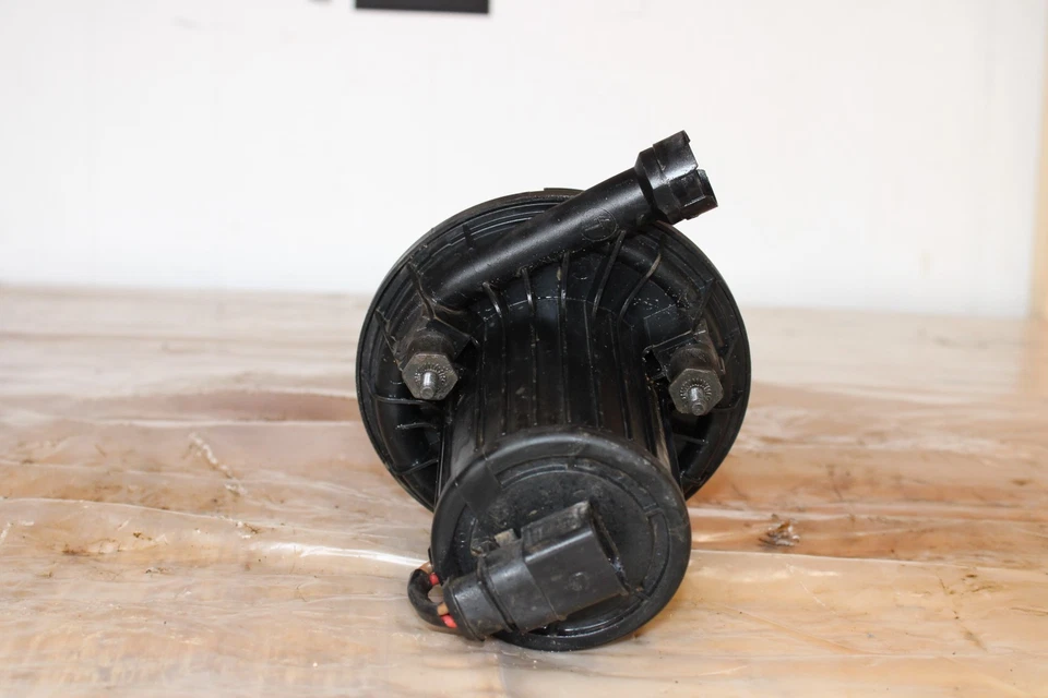 Bomba de inyección de aire secundaria Audi A4 2002-2005 Foto 3 de 4