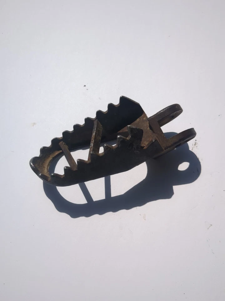 Комплект оригинальных левых и правых ножных колышков для Suzuki RM 125 250 1996 - 2000 годов выпуска - Изображение 4 из 4