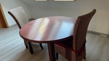 Esstisch "hülsta" Nussbaum/Mahagoni mit 2 Stühlen (geflecht)