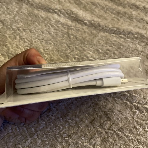 Philips 6ft. Mini DisplayPort to HDMI Cable White Audio/Video - Sealed Box - Picture 4 of 9