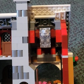 LEGO Creator Expert 10216 Winter Village Bakery 2010- Incomplete READ 