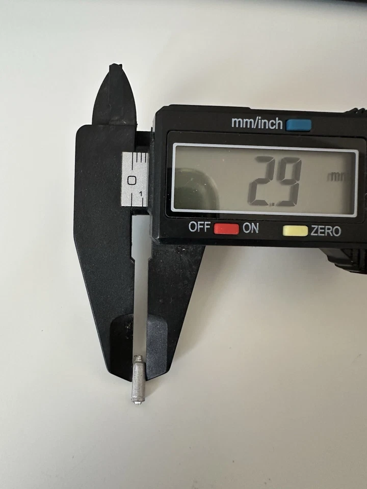 Estintori In Metallo Bianco Per Auto Da Corsa Scala 1/43 Rally, Pista Ecc. - Immagine 3 di 3